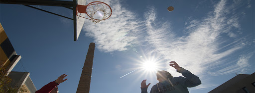 Estudiantes del instituto 4 cantons haciendo deporta